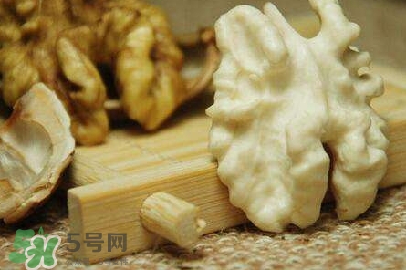 新鮮核桃怎么吃？新鮮核桃怎么給寶寶吃？