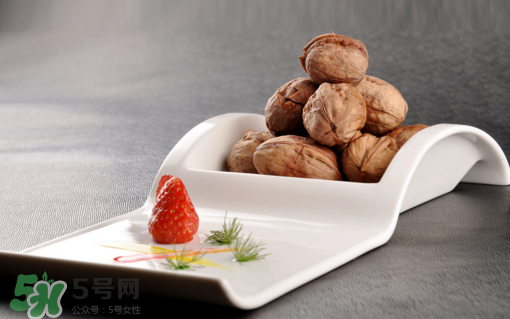核桃可以空腹吃嗎？核桃飯前吃好還是飯后吃好？