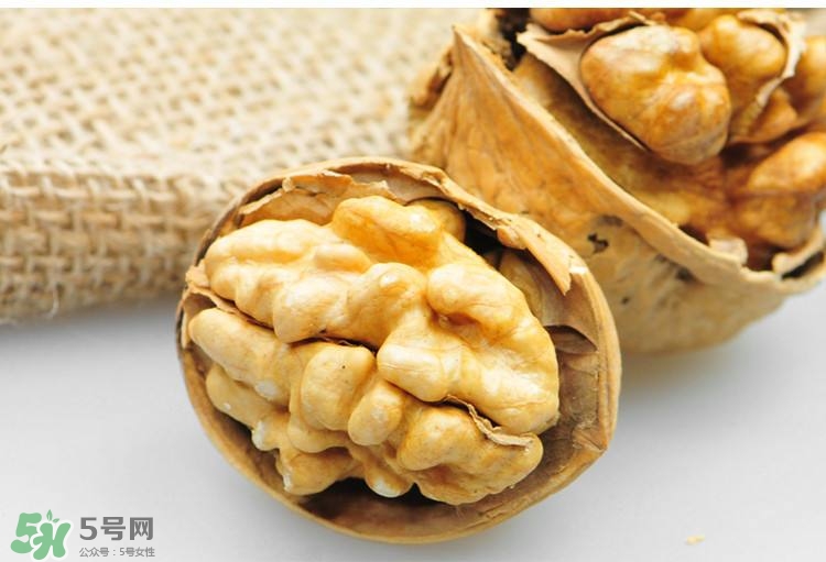 核桃可以空腹吃嗎？核桃飯前吃好還是飯后吃好？