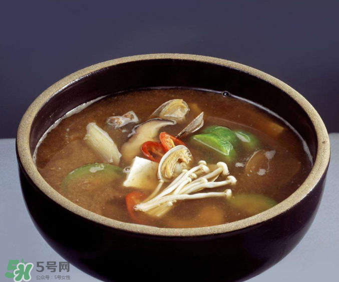 燉湯時間是不是越長越好？湯里營養(yǎng)多嗎？