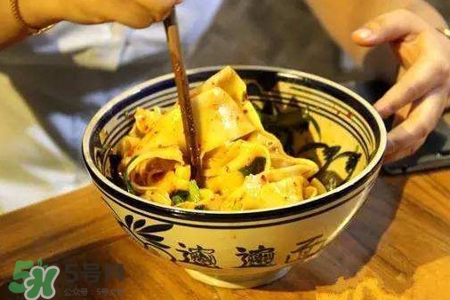 biangbiang面怎么寫？biangbiang面和油潑面的區別