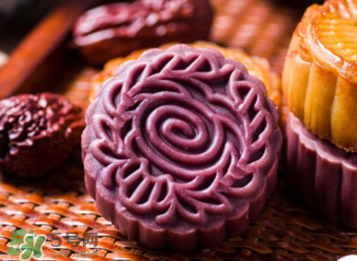 中秋節(jié)送月餅送幾盒？ 中秋送月餅一般送幾盒？