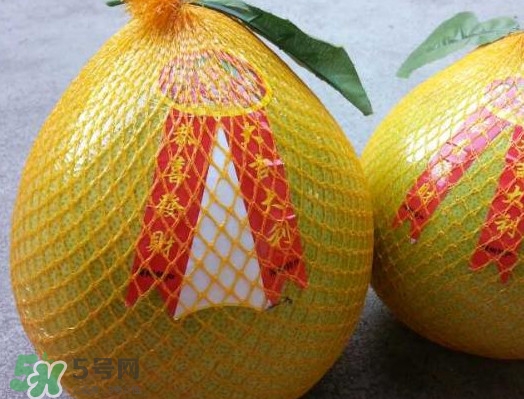 如何區(qū)分紅肉蜜柚真假？吃紅肉蜜柚有什么好處？