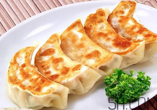 煎餃可以先蒸后煎嗎？煎餃是生煎還是熟煎？