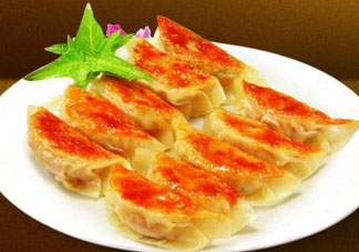 煎餃可以先蒸后煎嗎？煎餃?zhǔn)巧暹€是熟煎？