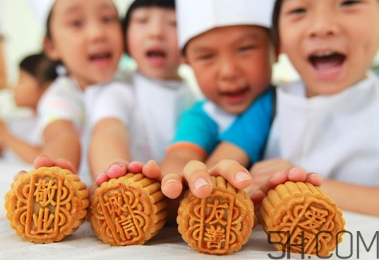 中秋吃月餅從什么時候流傳下來的？小龍蝦月餅哪里可以買到