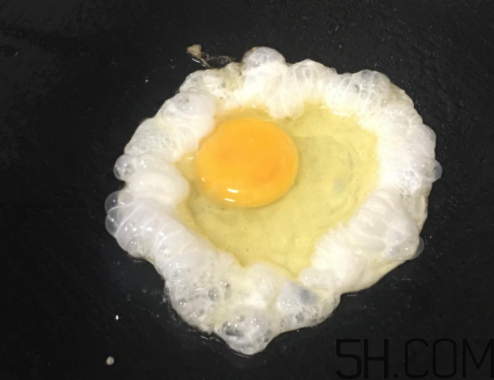 煎雞蛋為什么會有泡沫？炒雞蛋為什么會有泡沫？