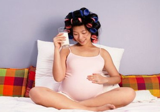 孕婦奶粉和鈣片可以一起吃嗎？喝孕婦奶粉還需要吃鈣片嗎？