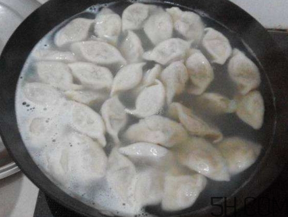 煮餃子怎么煮不破皮？煮餃子怎么看熟沒熟？