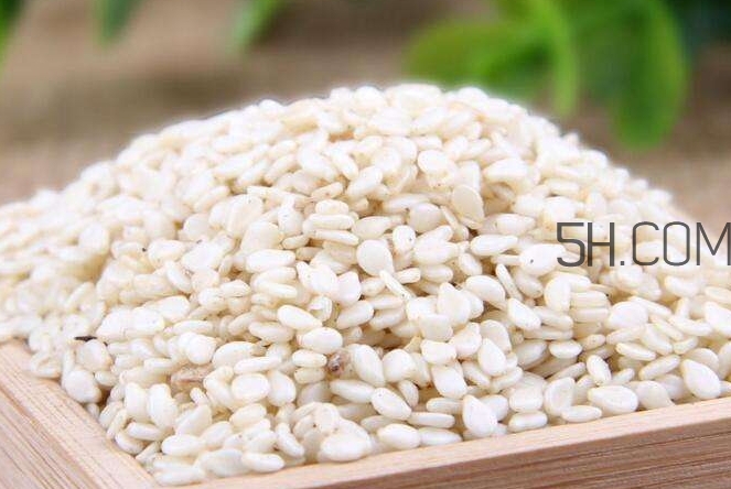 黑芝麻和白芝麻有什么區(qū)別？黑芝麻和白芝麻哪個好？