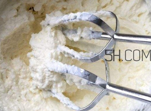 如何用牛奶自制淡奶油？淡奶油開封后能保存多久