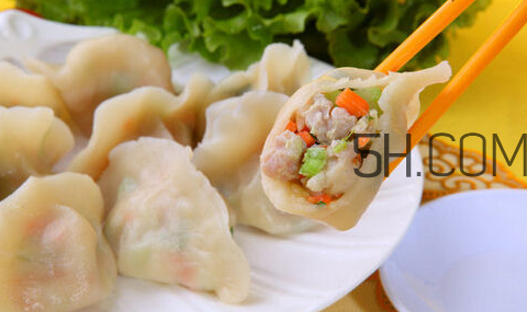 為什么餃子煮熟了會浮起來？餃子煮多久才熟？
