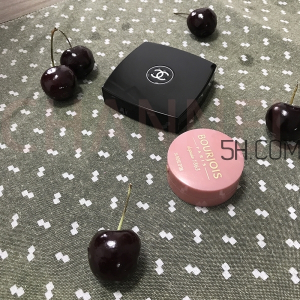 香奈兒腮紅和妙巴黎腮紅哪個好_區別對比