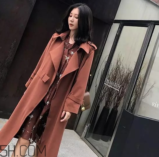 焦糖色毛衣配什么外套？焦糖色毛衣配什么顏色外套好看