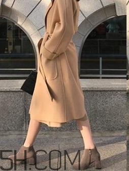 焦糖色風衣搭配什么鞋子？焦糖色風衣搭配什么襪子