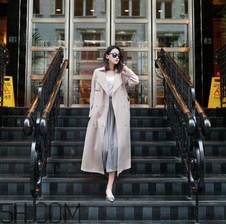 粉色衣服配什么顏色的褲子？粉色衣服搭配褲子圖片