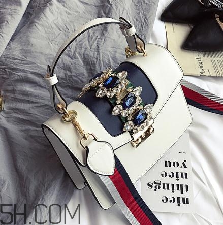 白色包包被衣服染色了怎么辦？白色包包染色怎么去除？