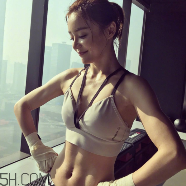 肚子上有肉可以練馬甲線嗎？女生怎么練馬甲線？