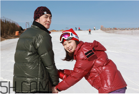 滑雪穿什么衣服比較好？滑雪鞋怎么穿？