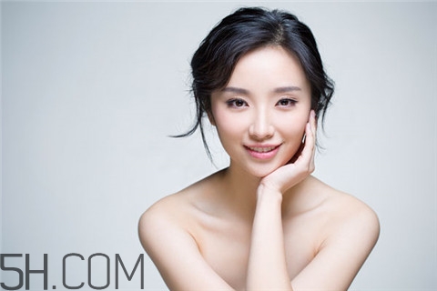 隆胸會(huì)得乳腺癌嗎？隆胸會(huì)不會(huì)影響月經(jīng)？