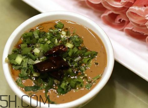 涮羊肉調(diào)料怎么調(diào)好吃？涮羊肉的麻醬怎么調(diào)？