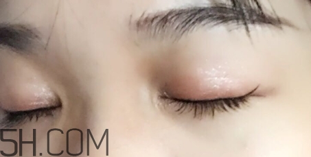 眼影可以當眉粉嗎？眼影和眉粉有什么區別
