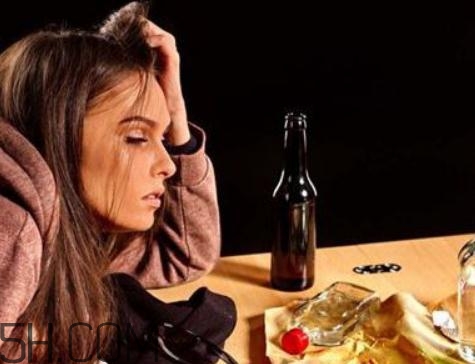 酒精肝是什么引起的？酒精肝是喝酒喝的嗎？