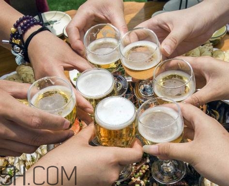 酒精肝是什么引起的？酒精肝是喝酒喝的嗎？