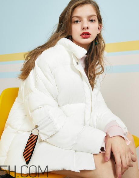 白色羽絨服怎么保存不發(fā)黃？白色羽絨服怎么打理？