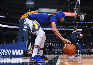 under armour curry 4 low勇士隊(duì)藍(lán)金配色會發(fā)售嗎？