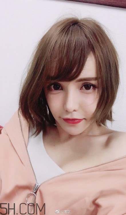 女人說嘖嘖是什么意思？女生發消息嘖嘖代表什么
