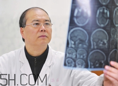 哪些原因可以導致腦死亡？腦死亡和植物人有什么區別