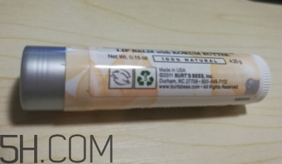 小蜜蜂細(xì)致修護唇膏很油嗎？夏天用合適嗎？