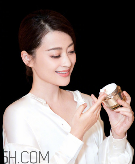 蘭蔻和雅詩蘭黛哪個(gè)好用？雅詩蘭黛萬能面霜測(cè)評(píng)