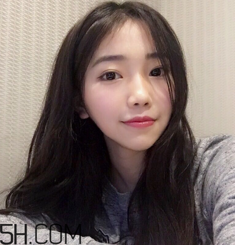 雅詩蘭黛和迪奧口紅哪個好用？雅詩蘭黛傾慕420口紅怎么樣？