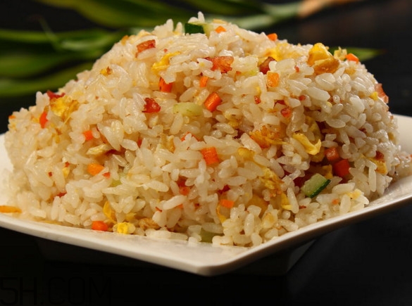 做蛋炒飯用什么米飯好？一碗蛋炒飯該放多少油