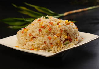 做蛋炒飯用什么米飯好？一碗蛋炒飯該放多少油