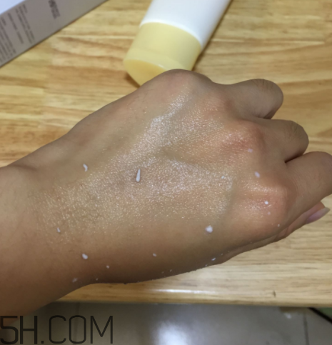 一葉子去角質素怎么樣？一葉子去角質素怎么用？