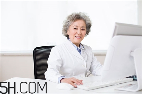 骨折用紅外線烤燈嗎？骨折做什么手術(shù)？