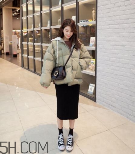 棉服配裙子好看嗎？棉衣配什么裙子好？