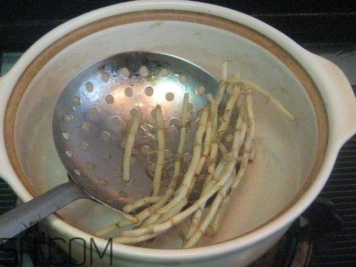 愛(ài)長(zhǎng)痘吃什么食物好？愛(ài)長(zhǎng)痘的食物禁忌有哪些？