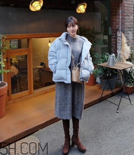 藍色棉襖配什么褲子？藍色棉服搭配褲子圖片