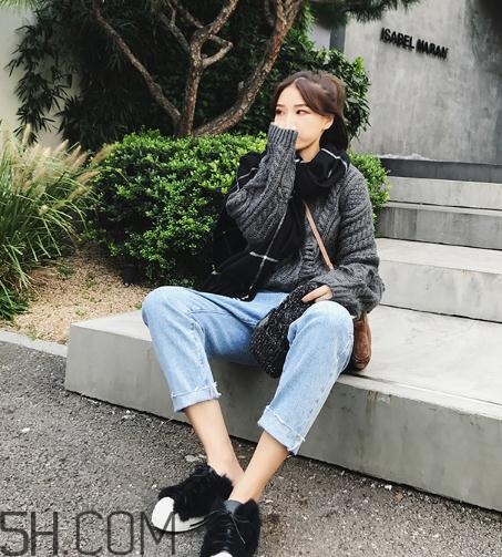 牛仔褲粘上口香糖怎么除掉？牛仔褲上的機(jī)油怎么洗掉？