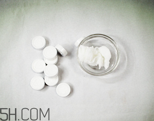 怎樣判斷壓縮面膜有熒光劑？壓縮面膜用酸奶怎么泡？