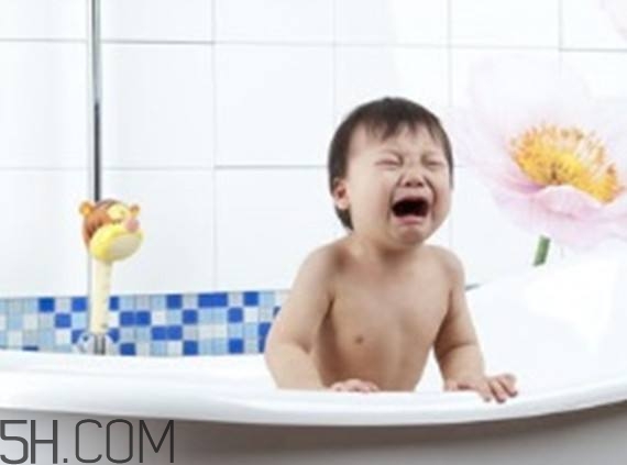 寶寶拉肚子可以洗澡嗎？寶寶拉肚子怎么洗澡比較好？