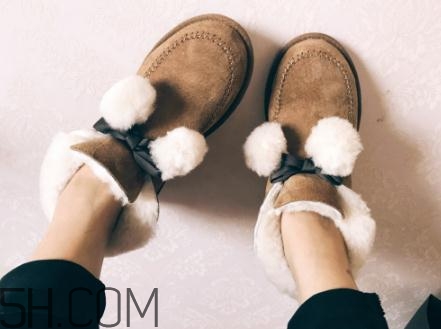 ugg雪地靴要穿襪子嗎？ugg是光腳穿嗎？