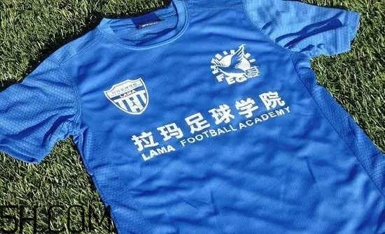 踢足球有哪些技巧？踢足球有哪些注意事項？