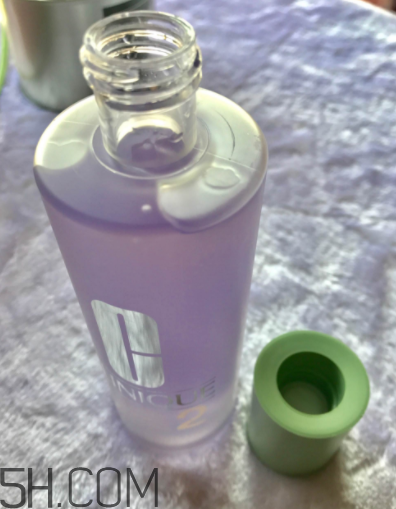 倩碧爽膚水哪個不含酒精？哪個適合敏感皮？