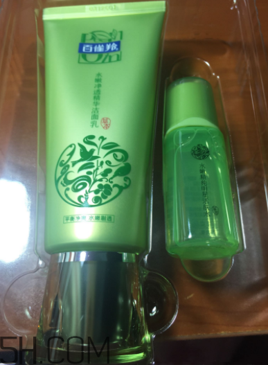 百雀羚泡沫潔面乳洗后緊繃嗎？適合干皮嗎？