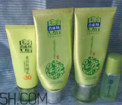 百雀羚泡沫潔面乳洗后緊繃嗎？適合干皮嗎？